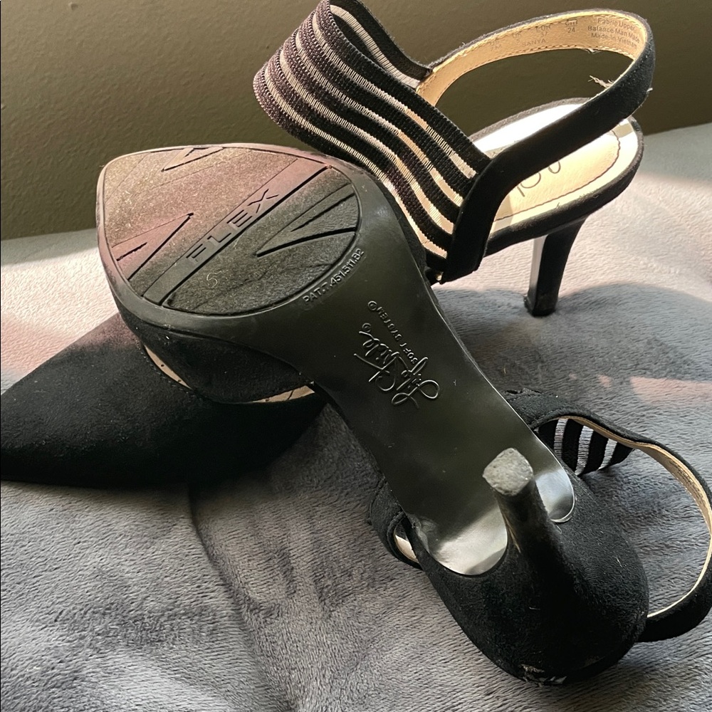 Life Stride Black Striped Heels - Picture 4 of 5